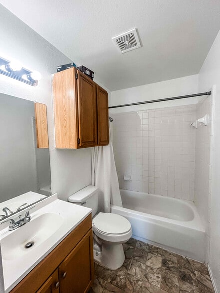 Building Photo - 1604 Windward Dr