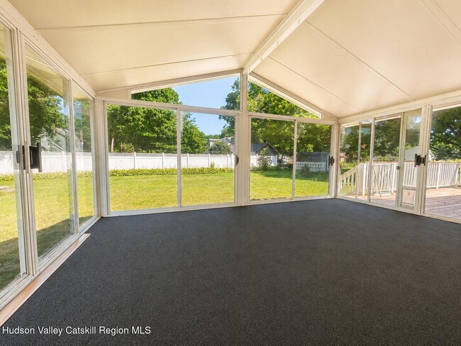 Building Photo - 4302 Genesee Dr
