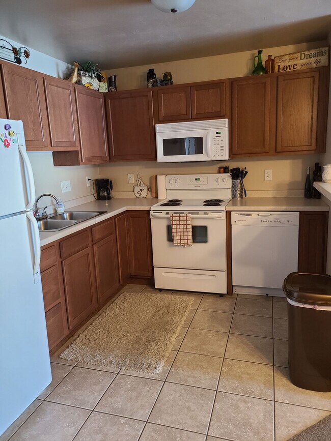 Building Photo - 1 Bed, 1 Bath 930 Sq Ft 2nd Floor