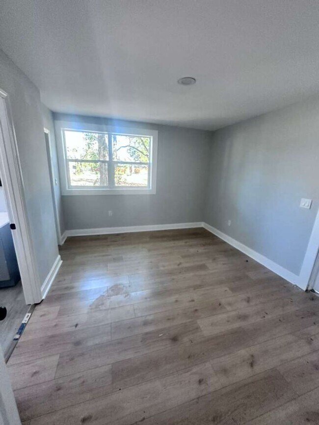 Building Photo - ***TWO WEEKS FREE*** Charming 2BR Home for Rent in Jacksonville – Prime Investment Opportunity!