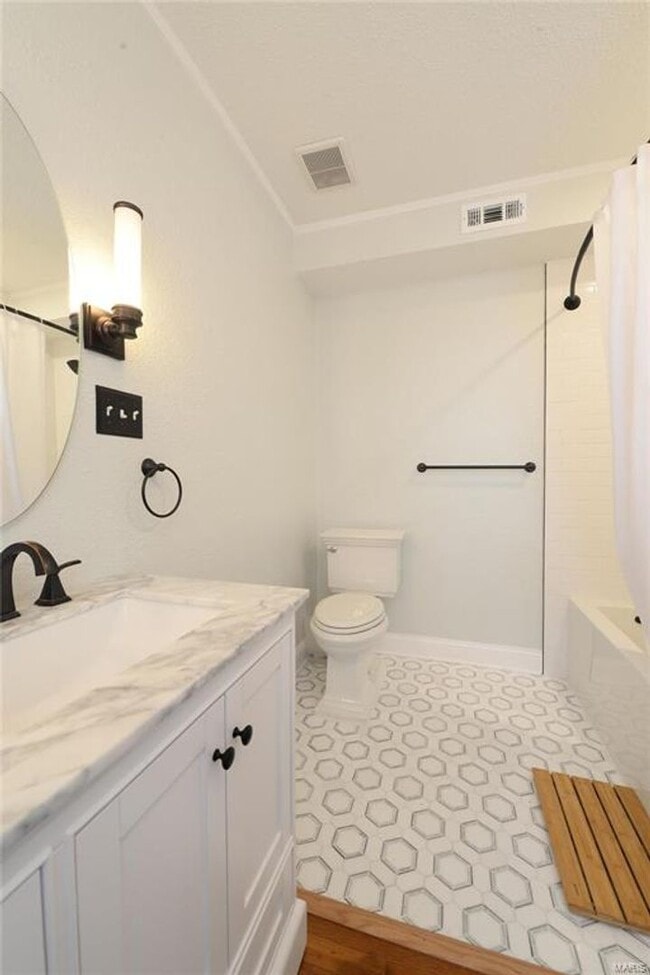 Building Photo - 418 Carswold Dr