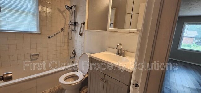 Building Photo - 407 E Rickenbacker Dr