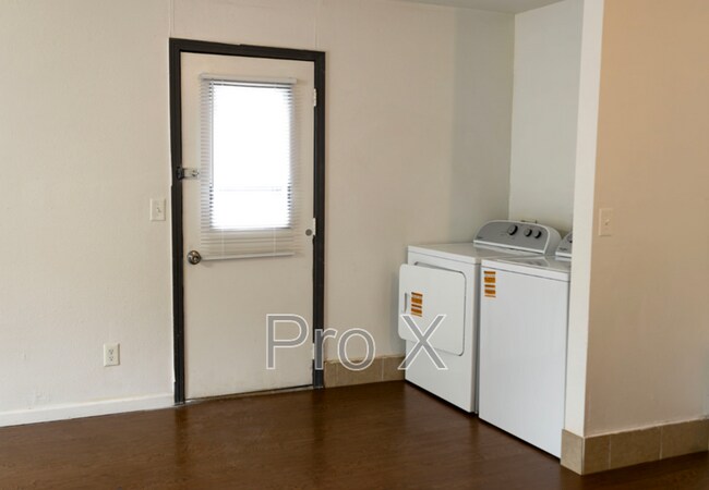 Building Photo - 217 E Adobe St