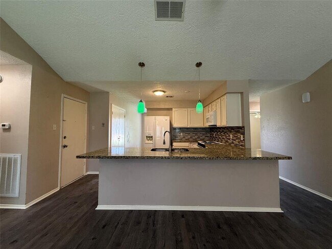 Building Photo - 19631 San Gabriel Dr