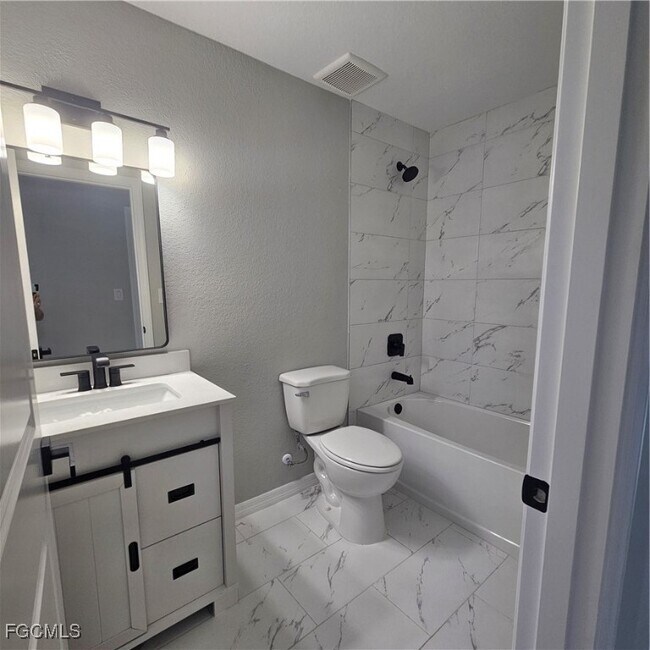 Building Photo - 3610 NE 12th Ave