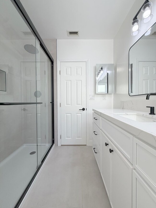 Building Photo - Alhambra Dr