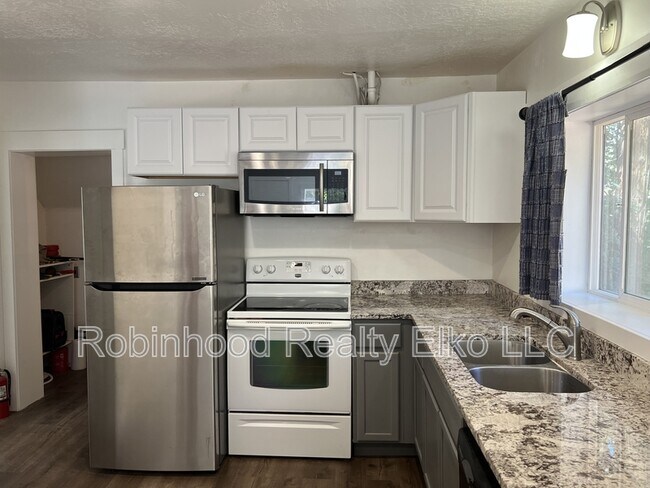 Building Photo - 540 9th St