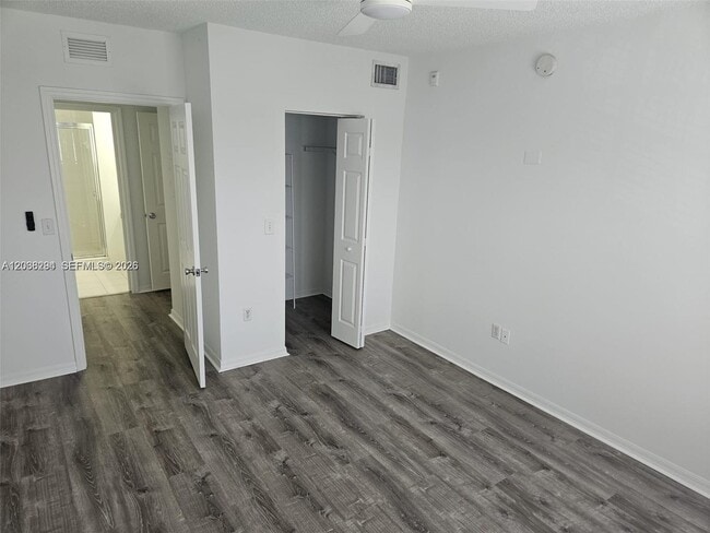 Building Photo - 2440 E Preserve Way