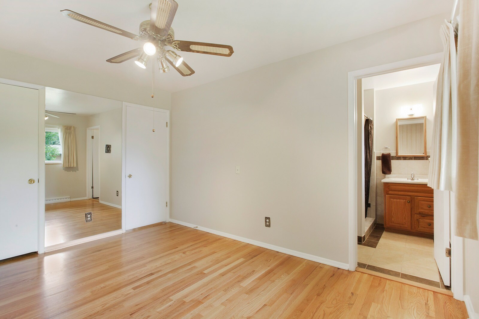 Building Photo - 6741 E La Salle Pl