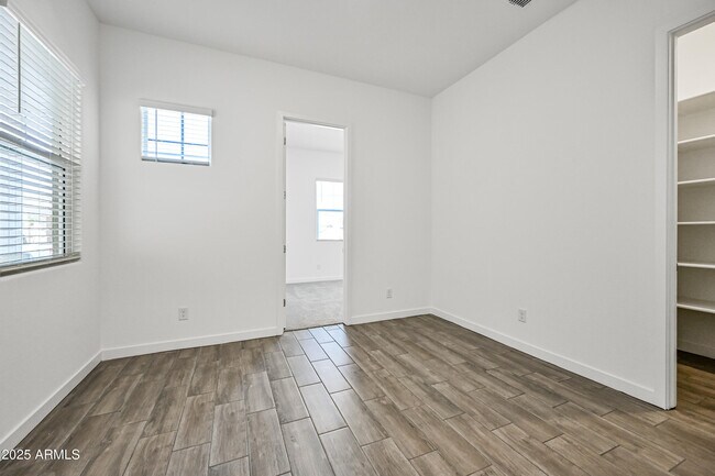 Building Photo - 14913 W Cottontail Ln