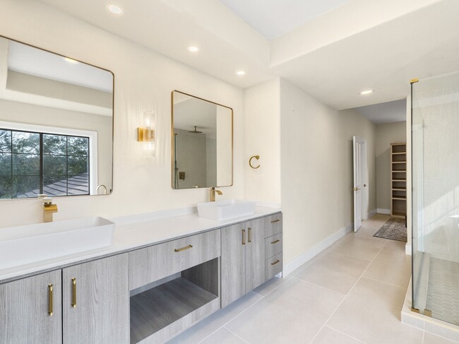 Building Photo - 5 Kings Heath