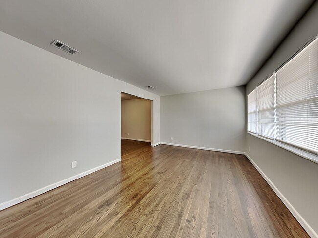 Building Photo - Renovated 3BR/2BA Home in Arlington Hills Jacksonville | Garage & Fenced Yard