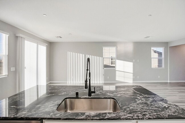 Building Photo - Inspirada Beauty With Bed and Bath On 1st Floor