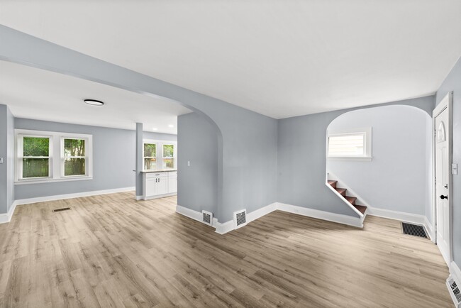 Building Photo - 11100 Thrush Ave