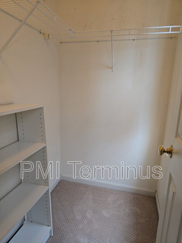 Building Photo - 3307 Fieldwood Dr SE