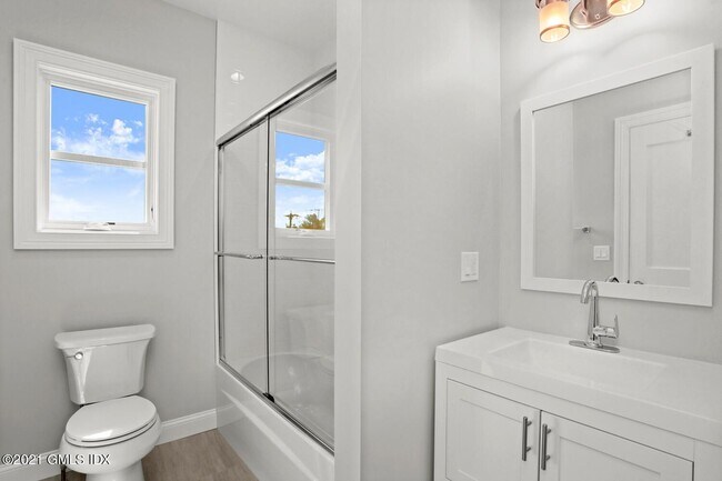 Building Photo - 4 Armonk St