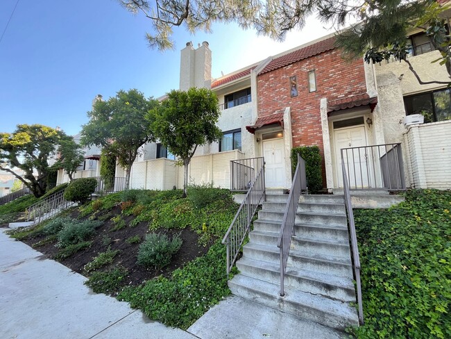 Primary Photo - MOVE-IN READY, upgraded 3+3 w/bonus room!