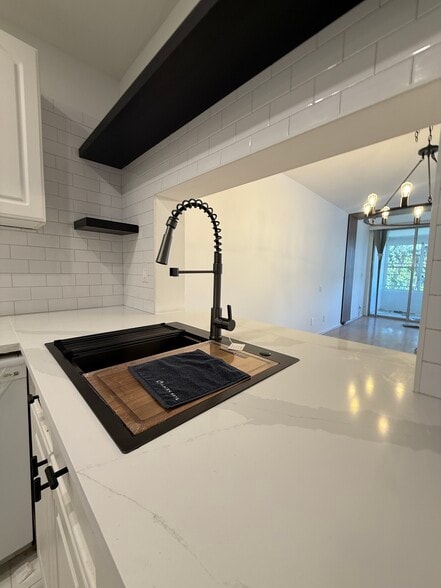 Building Photo - 9460 Poinciana Pl