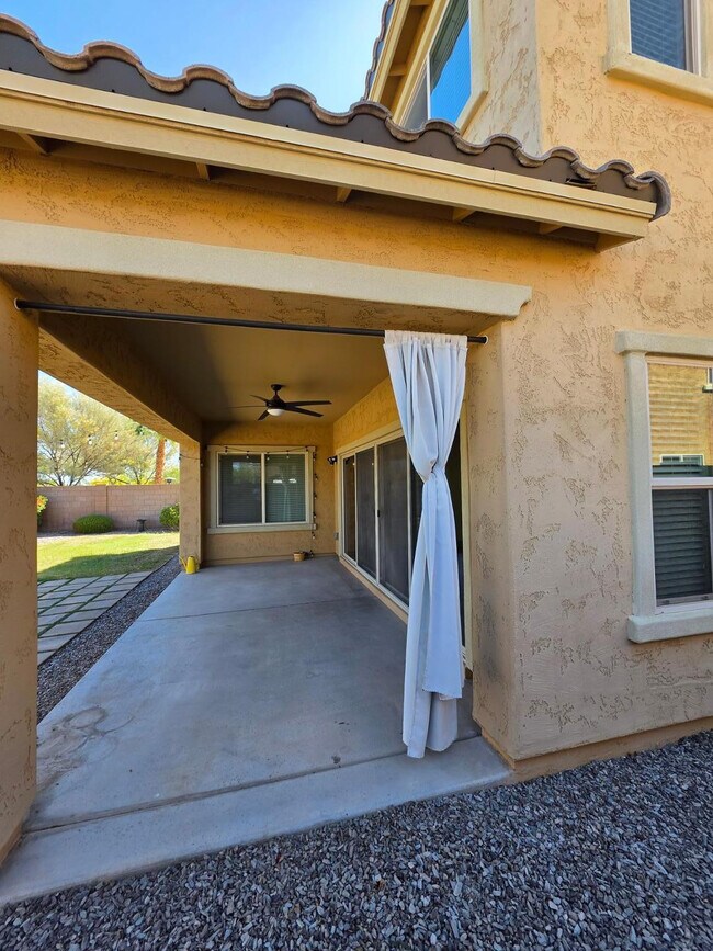 Building Photo - 2756 E Hickory St