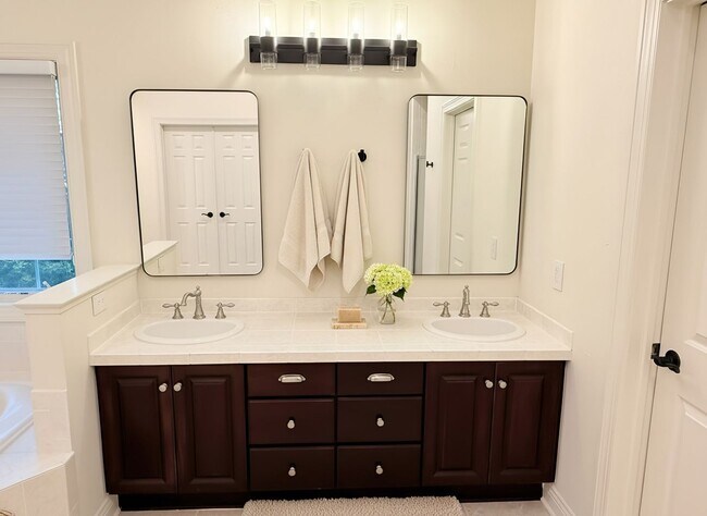 Building Photo - Luxurious Home in Legend of Bristlecomb