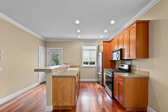 Building Photo - 3Bd/2.5Ba Seattle Home
