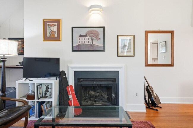 Building Photo - Charming Historic Capitol Hill Loft | 1 BR + Lofted Bedroom