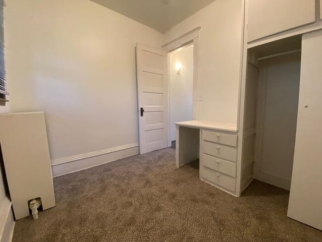 Building Photo - $1,200 | 2 Bedroom, 1 Bathroom 1st Floor A...