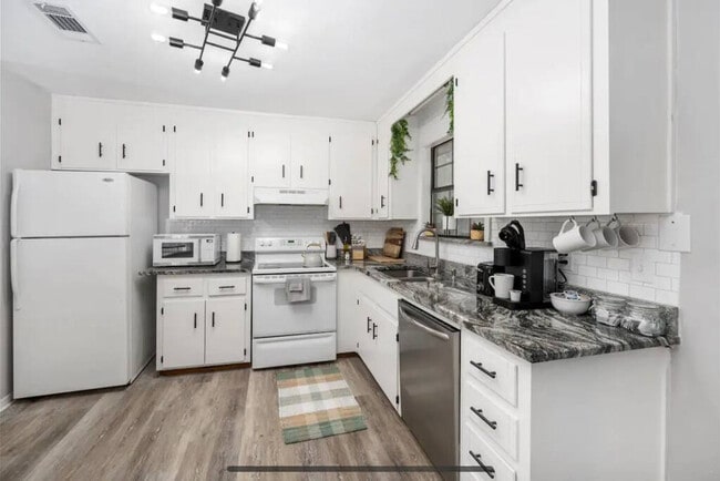 Building Photo - 2001 N 61st Ave