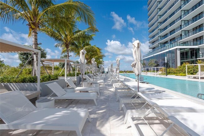 Building Photo - 580 72nd St