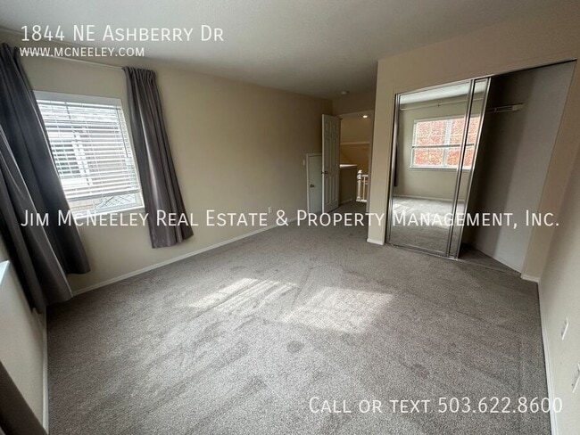 Building Photo - 1844 NE Ashberry Dr