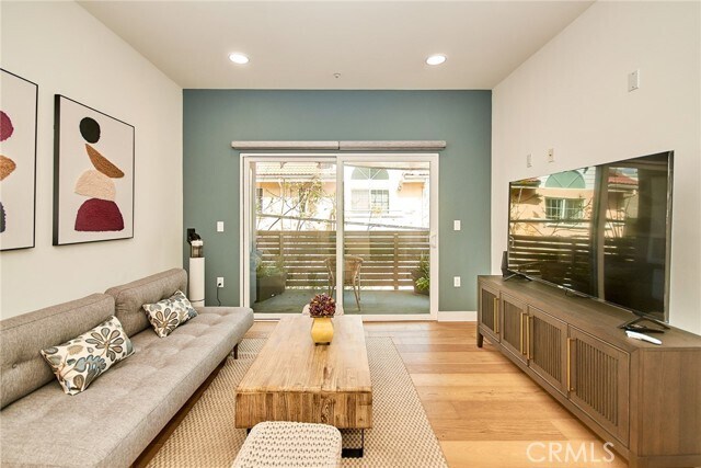 Building Photo - 820 S Wilton Pl
