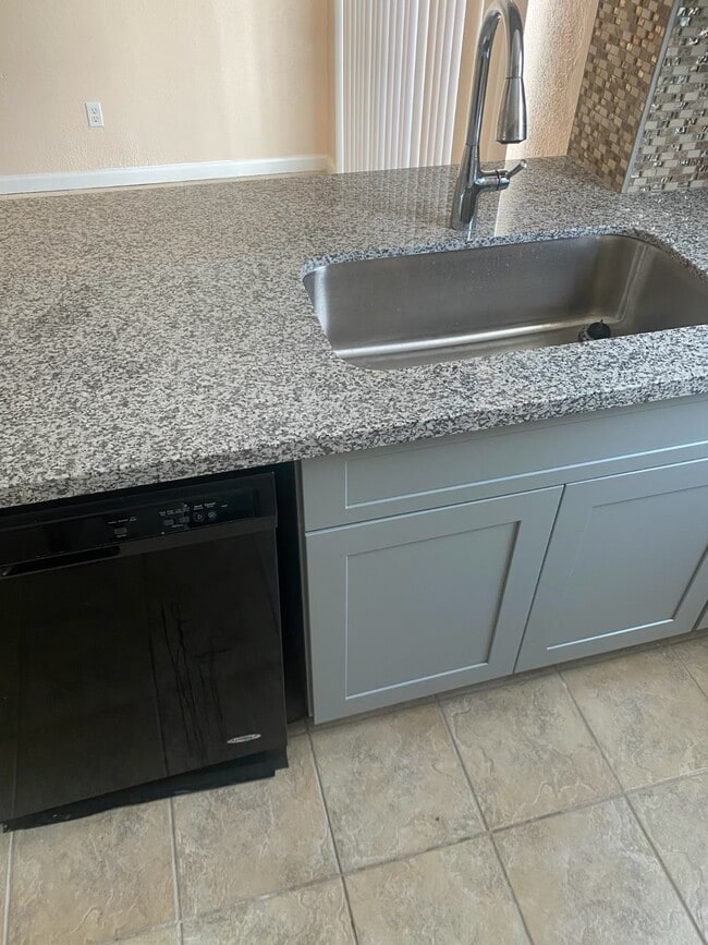 Building Photo - 9350 Country Creek St