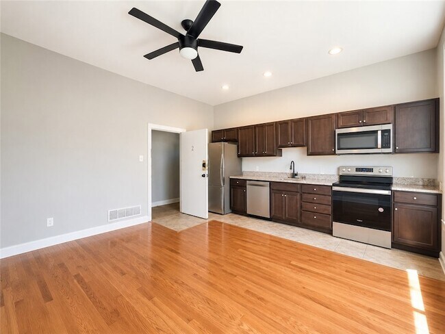 Building Photo - 735 N Highland Ave