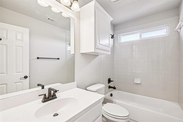Building Photo - 6043 Oakmere Ln