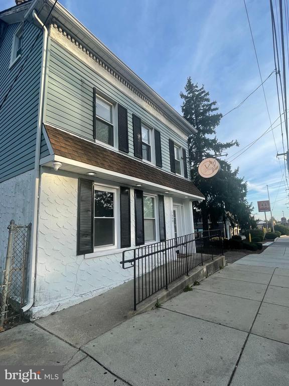 Building Photo - 7909 Oxford Ave