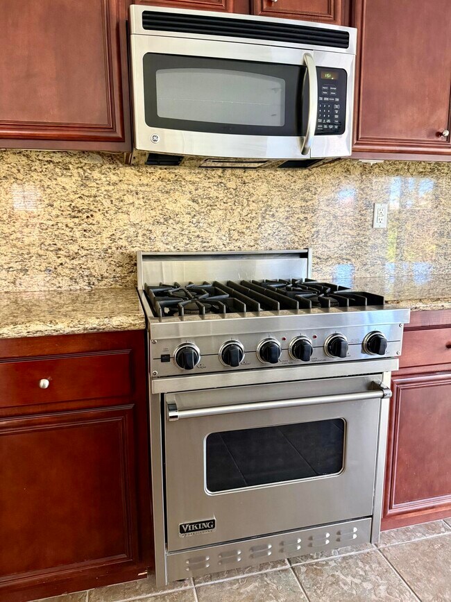 Building Photo - 1122 Oro Ridge