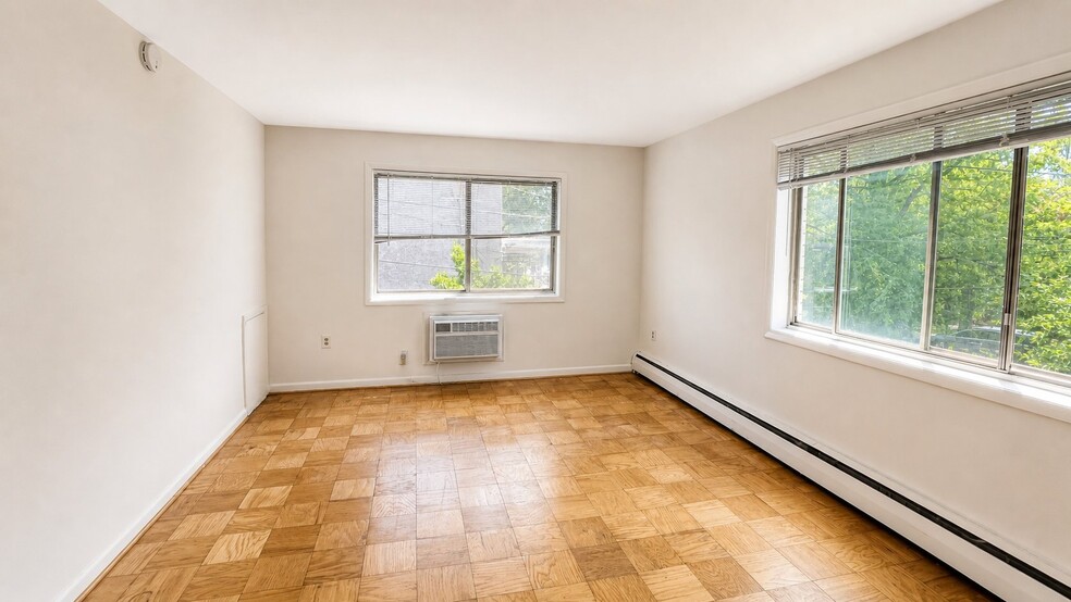 Building Photo - 4465 MacArthur Blvd NW