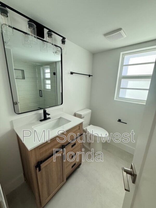 Building Photo - 5039 N Beach Rd