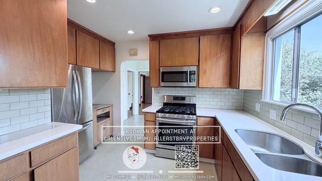 Building Photo - Large 3 Bedroom Home located in Berkeley Westbrae Neighborhood!