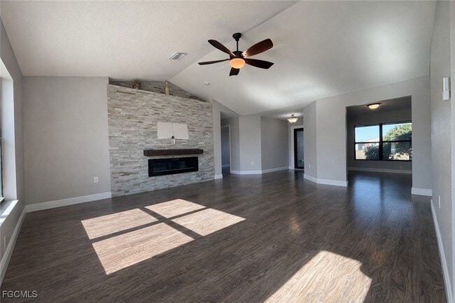 Building Photo - 1222 NE 40th Terrace