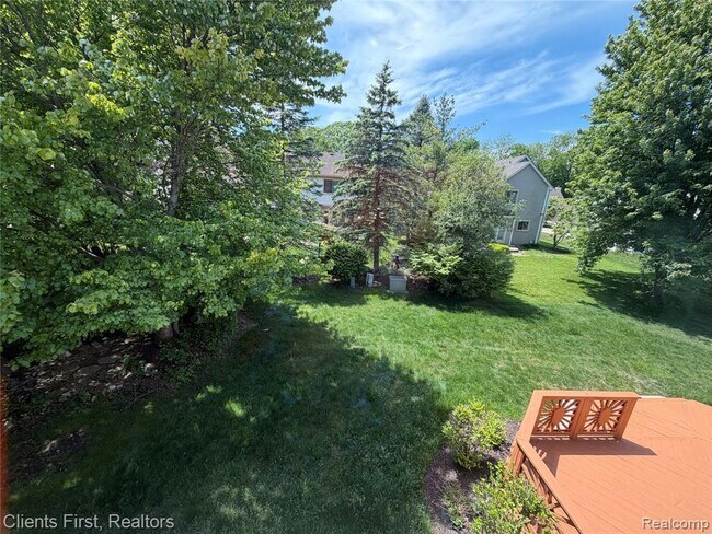 Building Photo - 7043 Foxridge Dr
