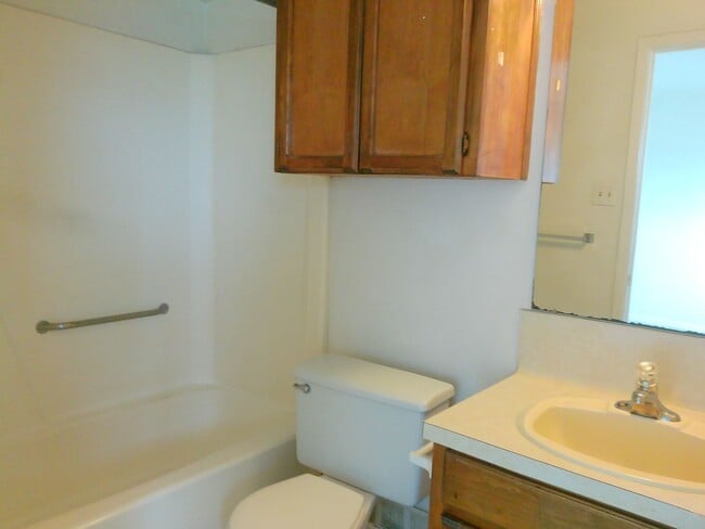 Building Photo - 5723 Crestmore Dr