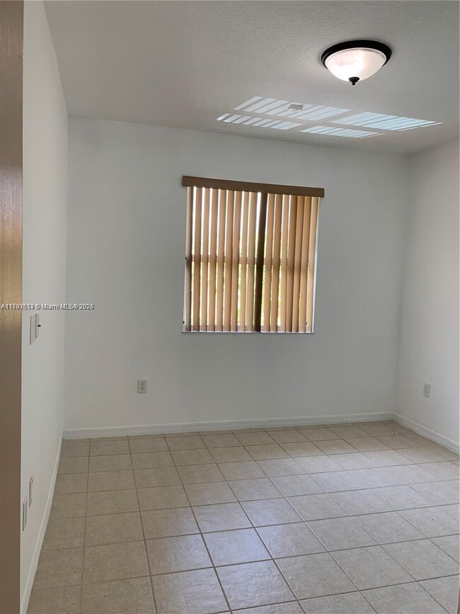 Building Photo - 3173 SW 153rd Pl