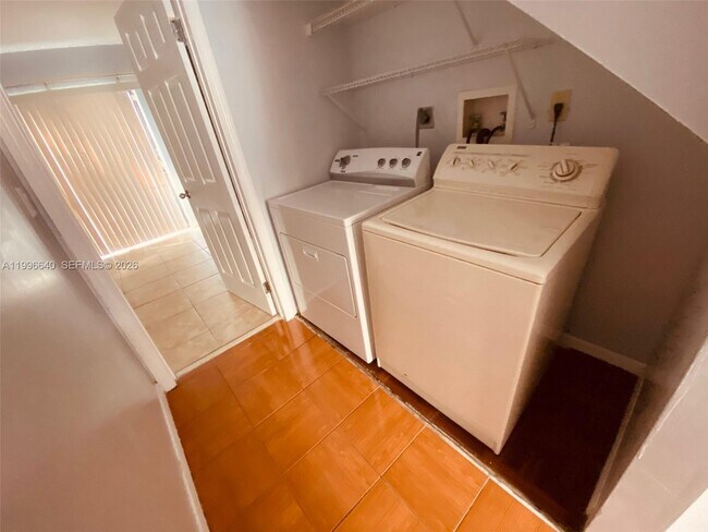 Building Photo - 9890 Hammocks Blvd