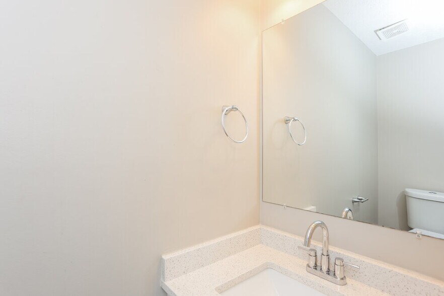 Building Photo - 12063 Harbour Town Pkwy