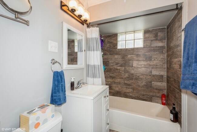 Building Photo - 320 S Cass Ave