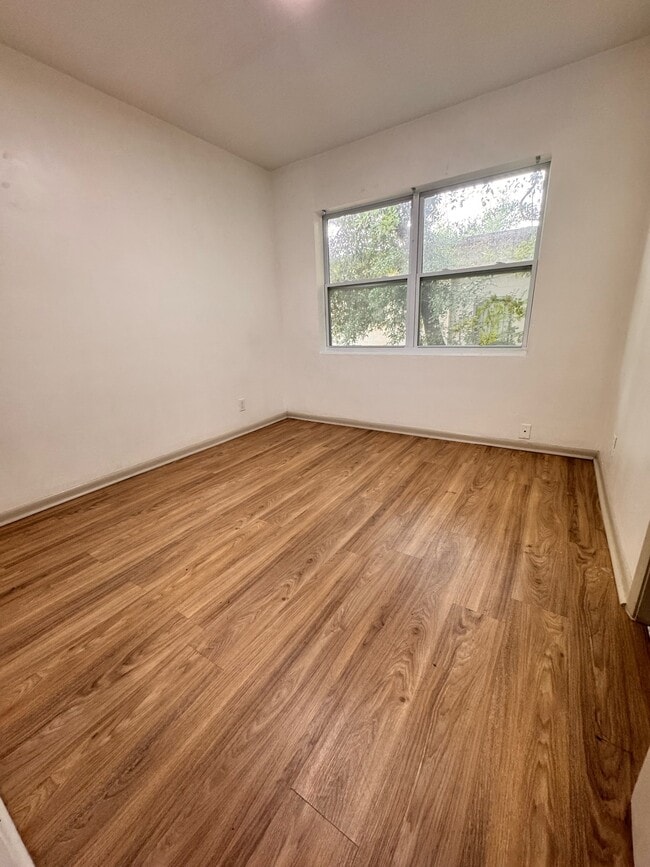 Building Photo - 6910 Cartier Cir