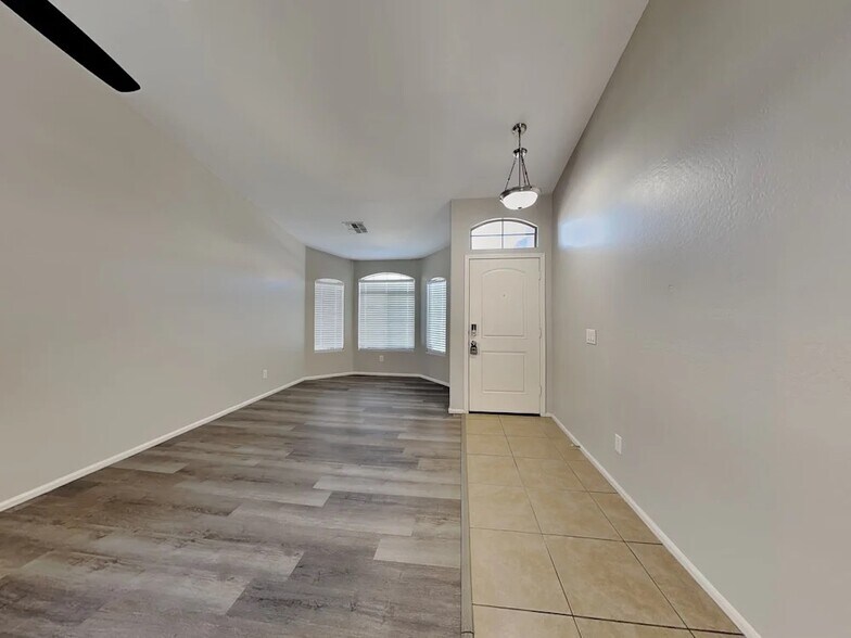 Building Photo - 7261 W Glenn Dr