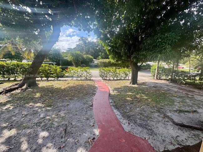 Building Photo - 15211 NE 10th Ave