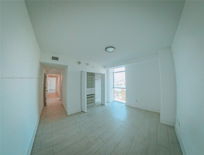 Building Photo - 400 Sunny Isles Blvd